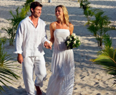 Wedding Photo on Wedding Photos As If He Or She Were Snapping Pictures Of Their Own